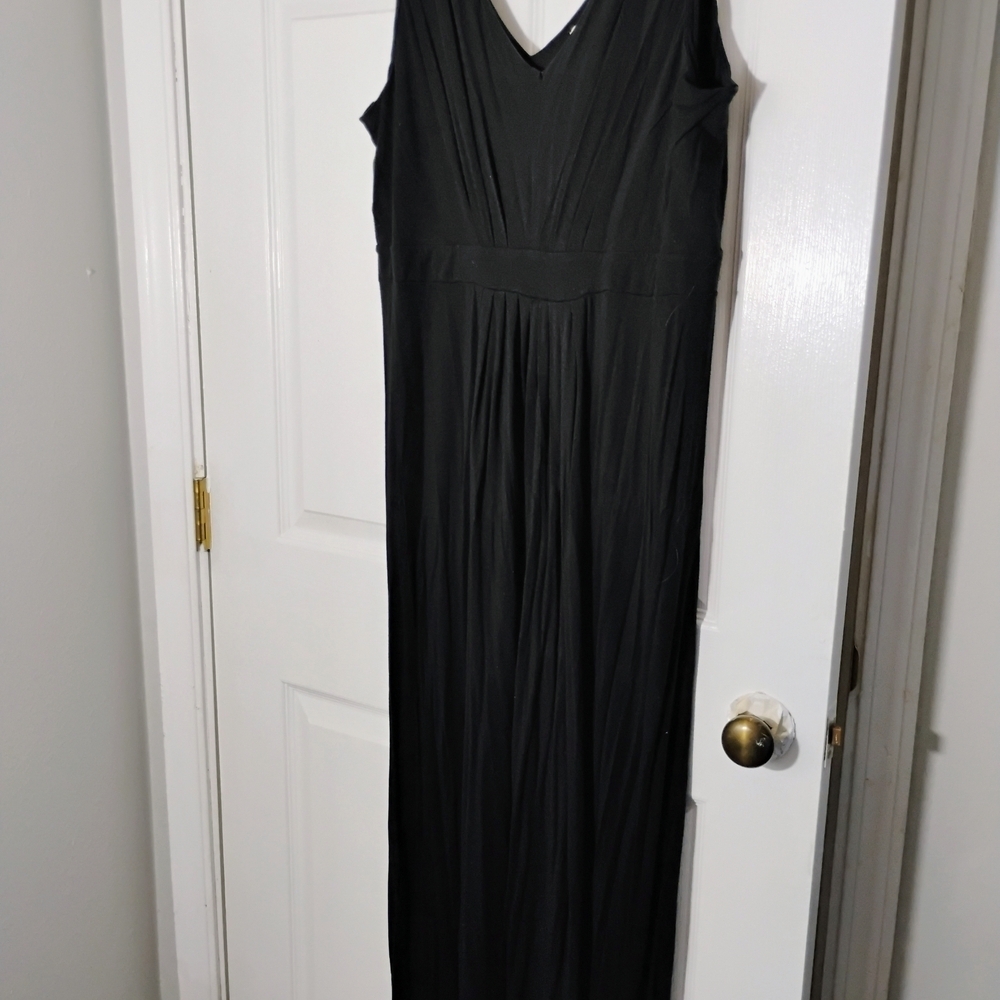 Elegant Black Sleeveless Dress